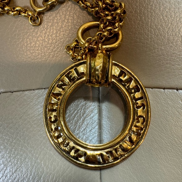 CHANEL Vintage 24K gold plated Textured Magnifier Necklace - Picture 7 of 9